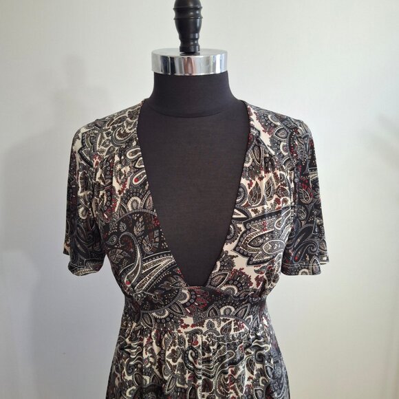 Eoote Grey Pailsley Empire Fit n Flare Mini Dress Size M Stretch Flutter Sleeves - Picture 4 of 16